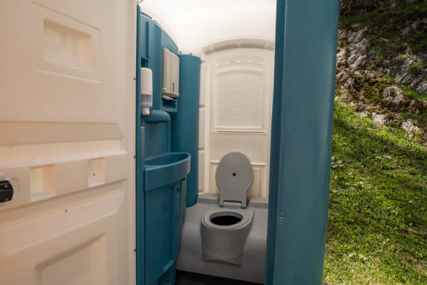Best Portable toilet rental cost  in Willow Creek, CA
